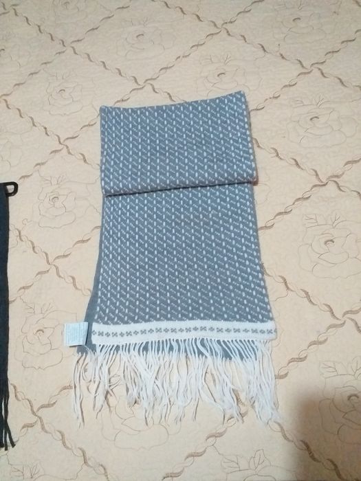2 броя топли зимни шалове