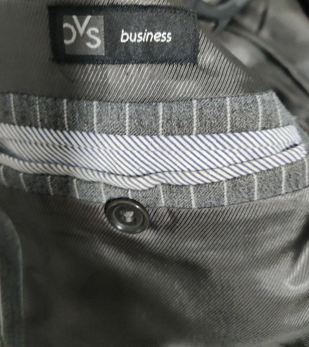 Costum de lână ,stare foarte bună