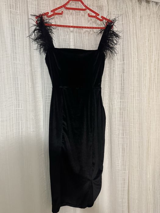 официална черна рокля