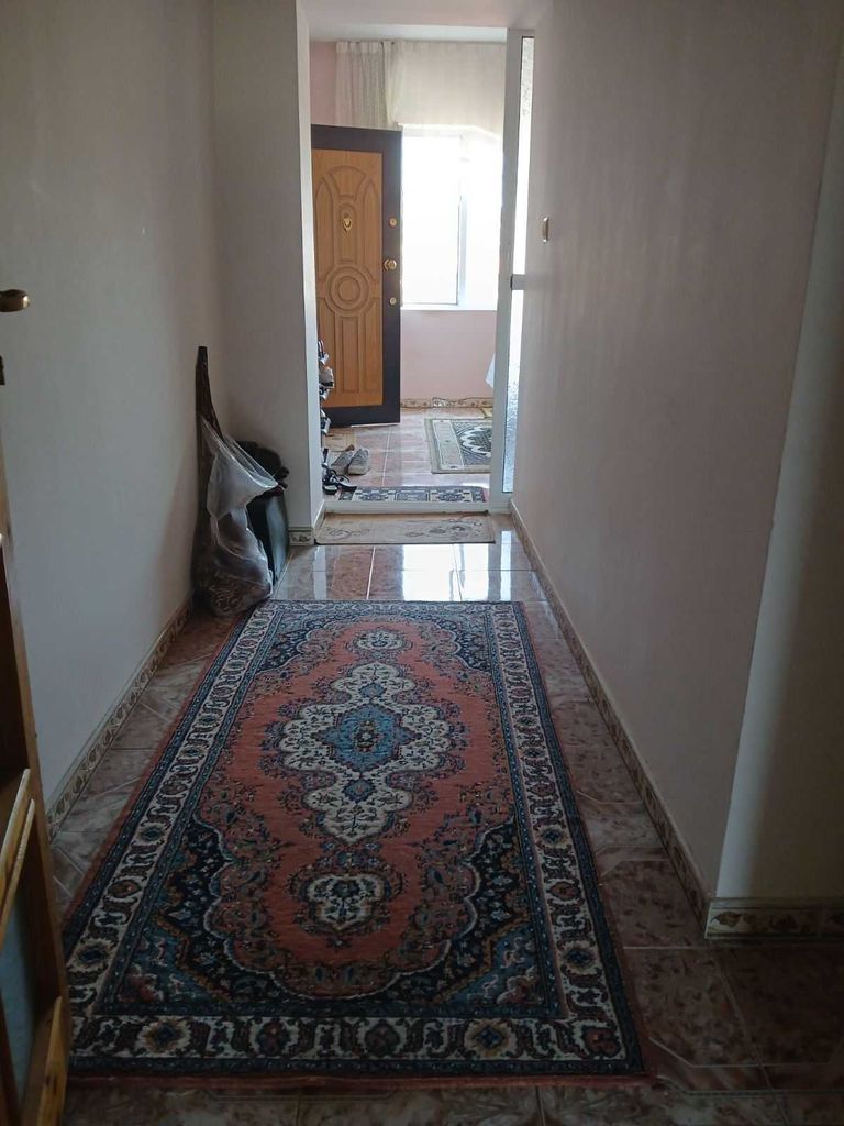 Продава се Четиристаен апартамент в Велики Преслав - 105 кв.м за 593 €/кв.м - Снимка #2