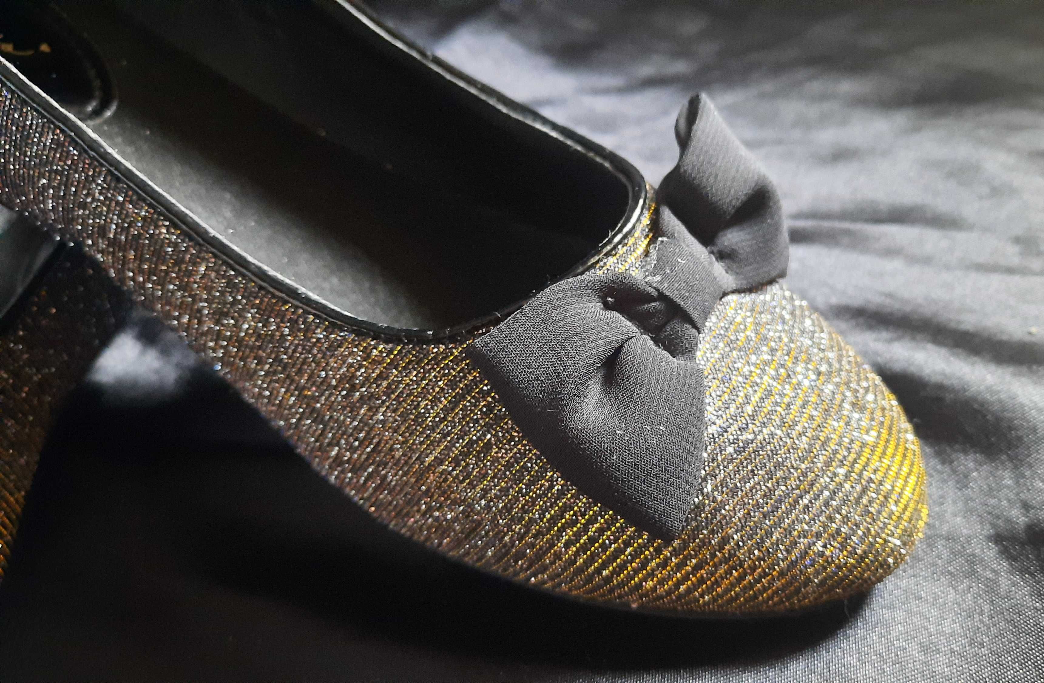 Нови приказни блестящи искрящи обувки тип балеринки Reserved, номер 36