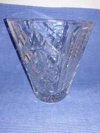 Кристална ваза с красиви орнаменти