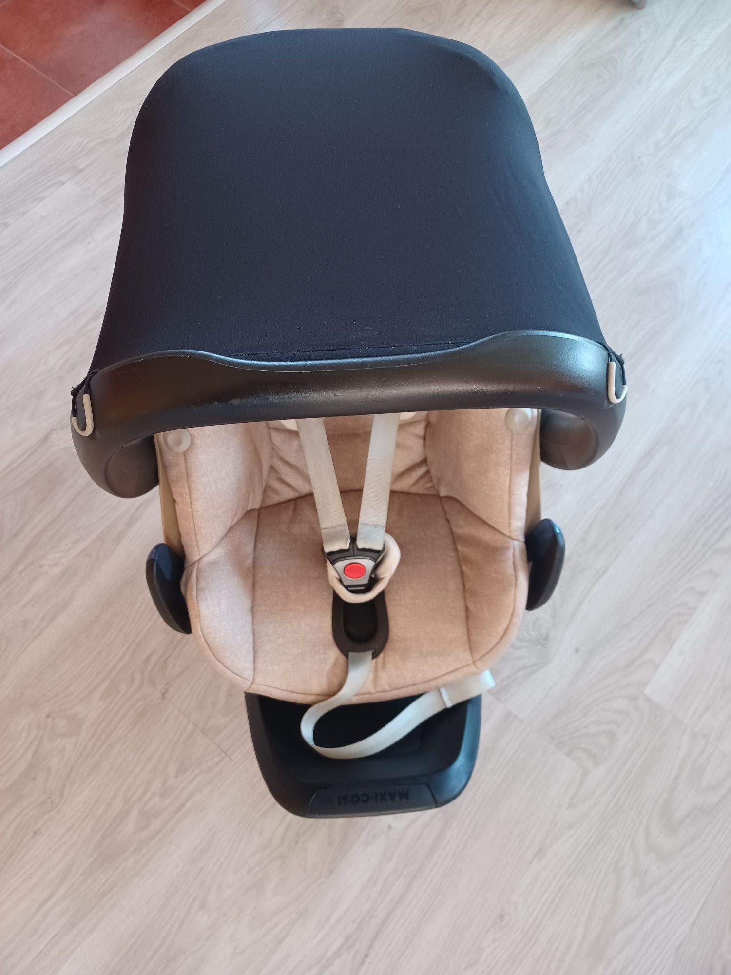 Maxi Cosi Pebble plus 0-12 кг. с Isofix база