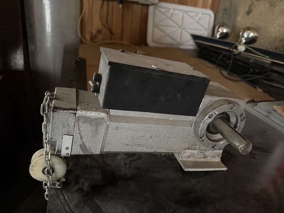 Секцииони врати за хале с двигатели