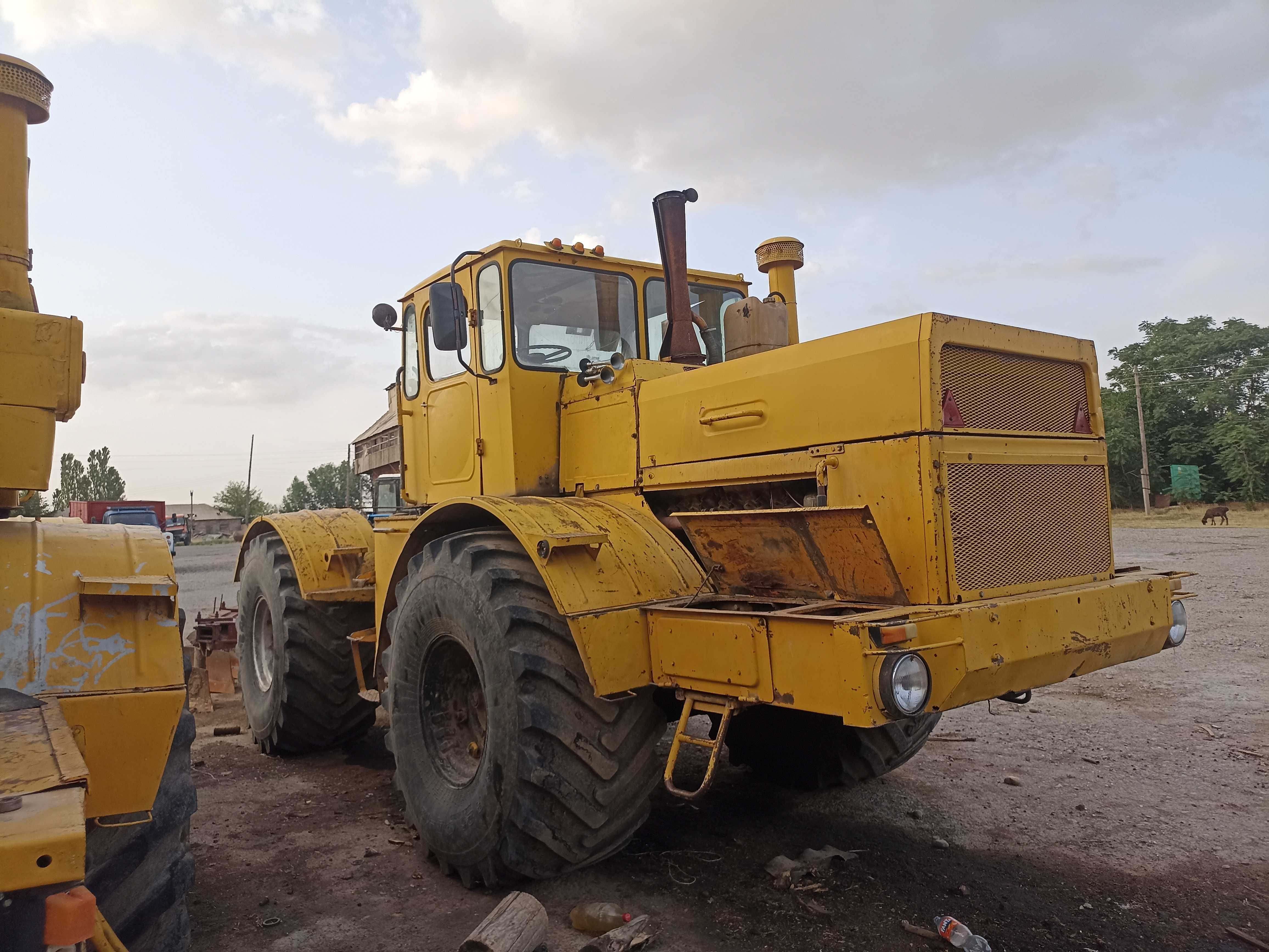 Кировец. К 701 с плугом