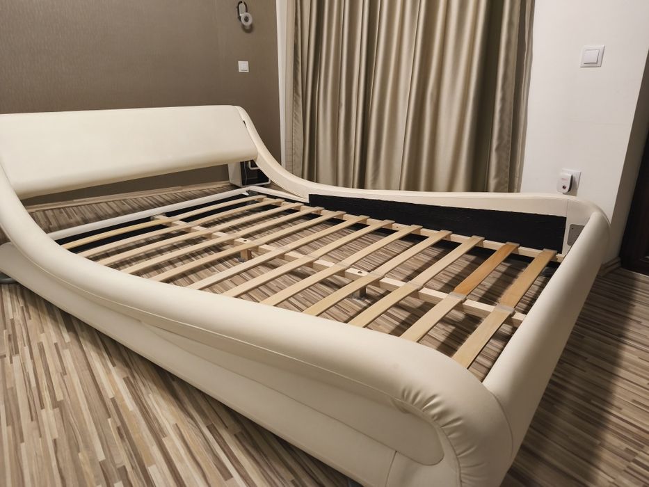 Vând cadru pat cu somiera