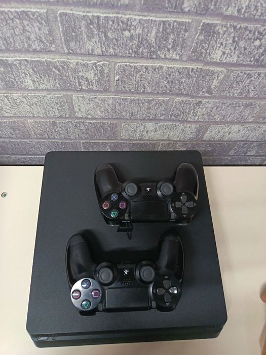 Playstation 4 slim