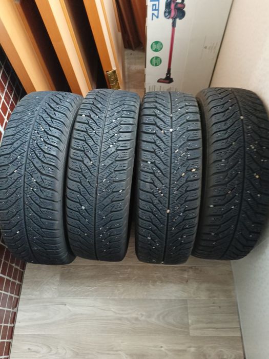 Продам зимние шины липучка