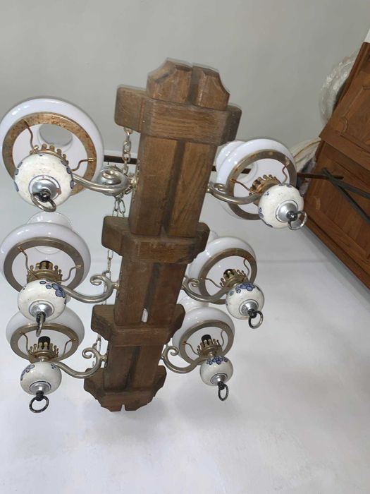 Candelabru sase brate din lemn si portelan