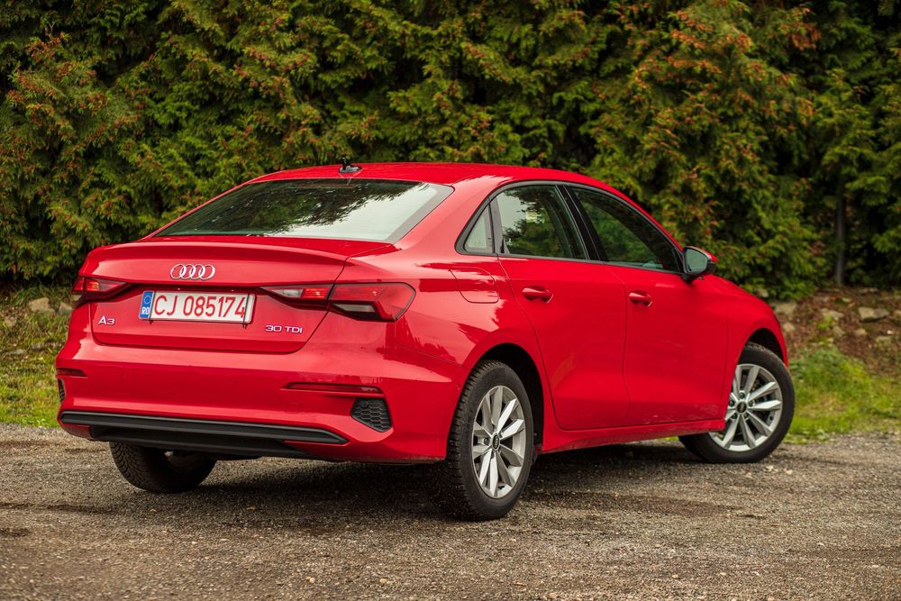 Audi A3 rosu, stare impecabila.