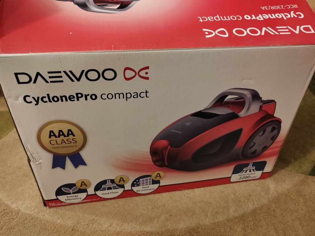 Vând aspirator Daewoo