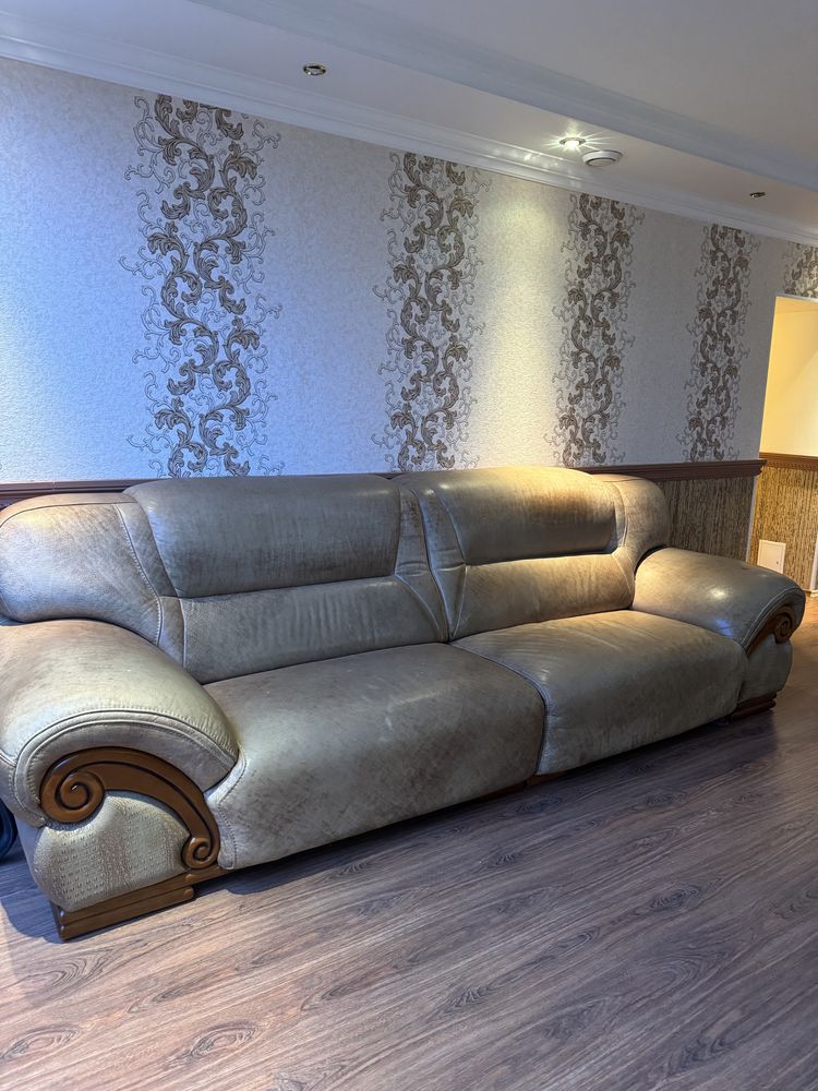 Продам коженный диван 3,5-4 метра