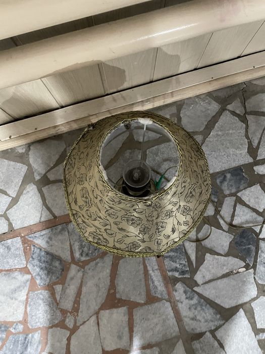 светильник сотилади