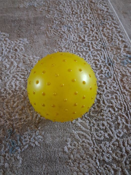 Продаеться мячик