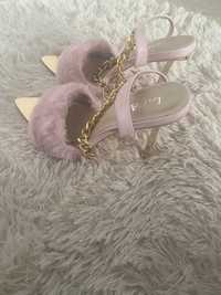 Vând sandale roz, model superb