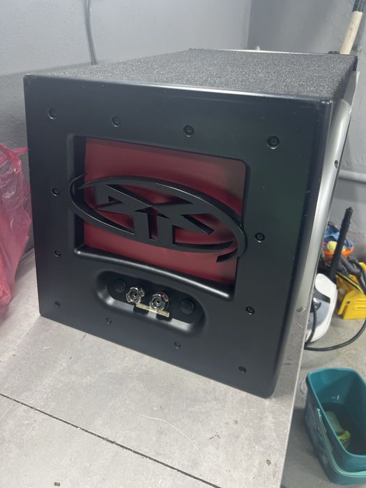 Vand subwoofer auto