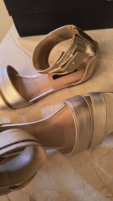 Sandale aurii Rachel Zoe