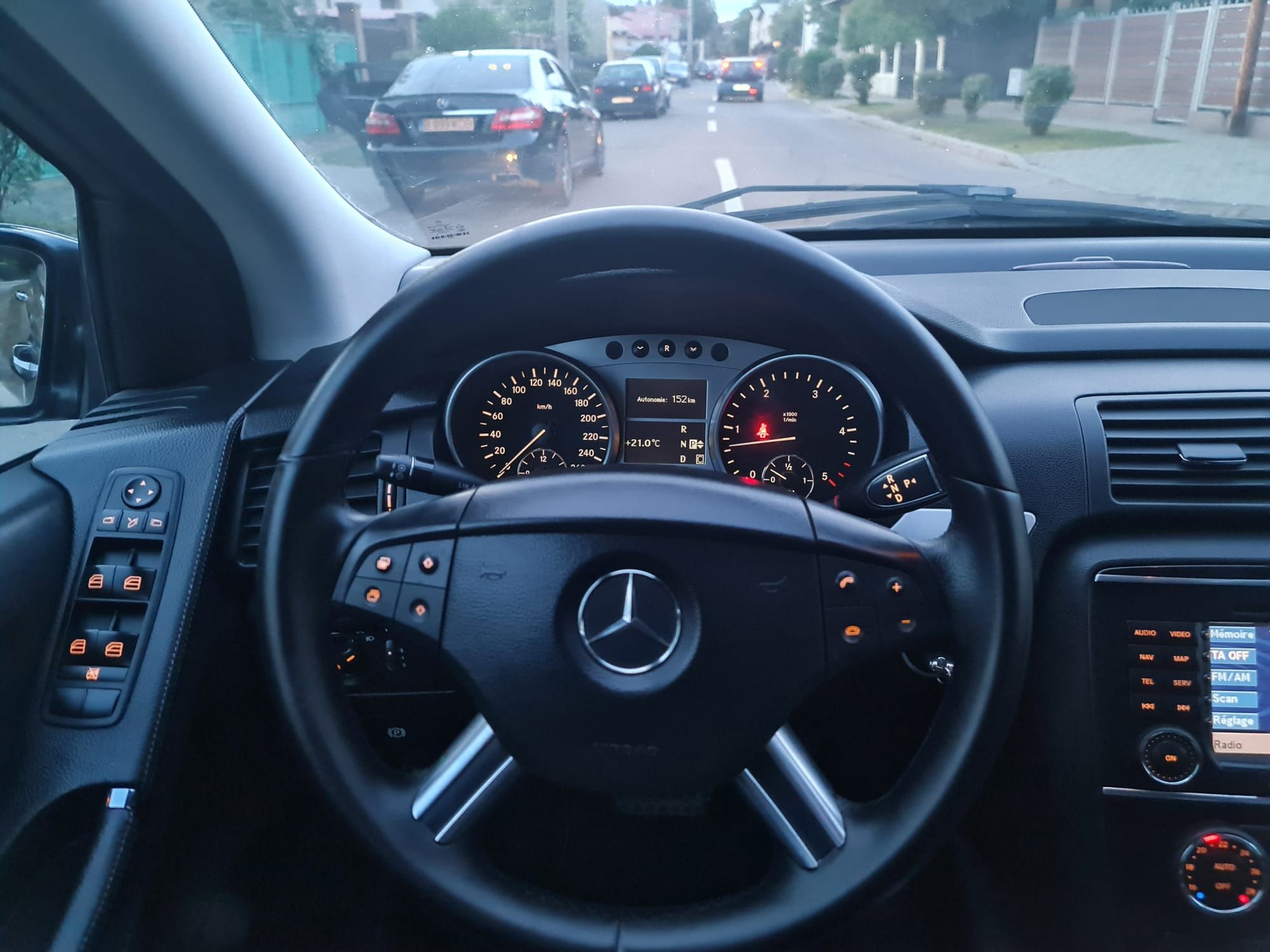 Vând/schimb mercedez r class +dif ceva mai nou