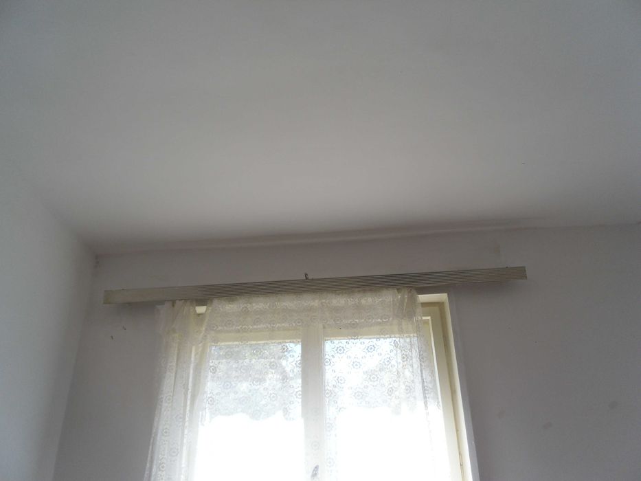 Метален корниз  за стена