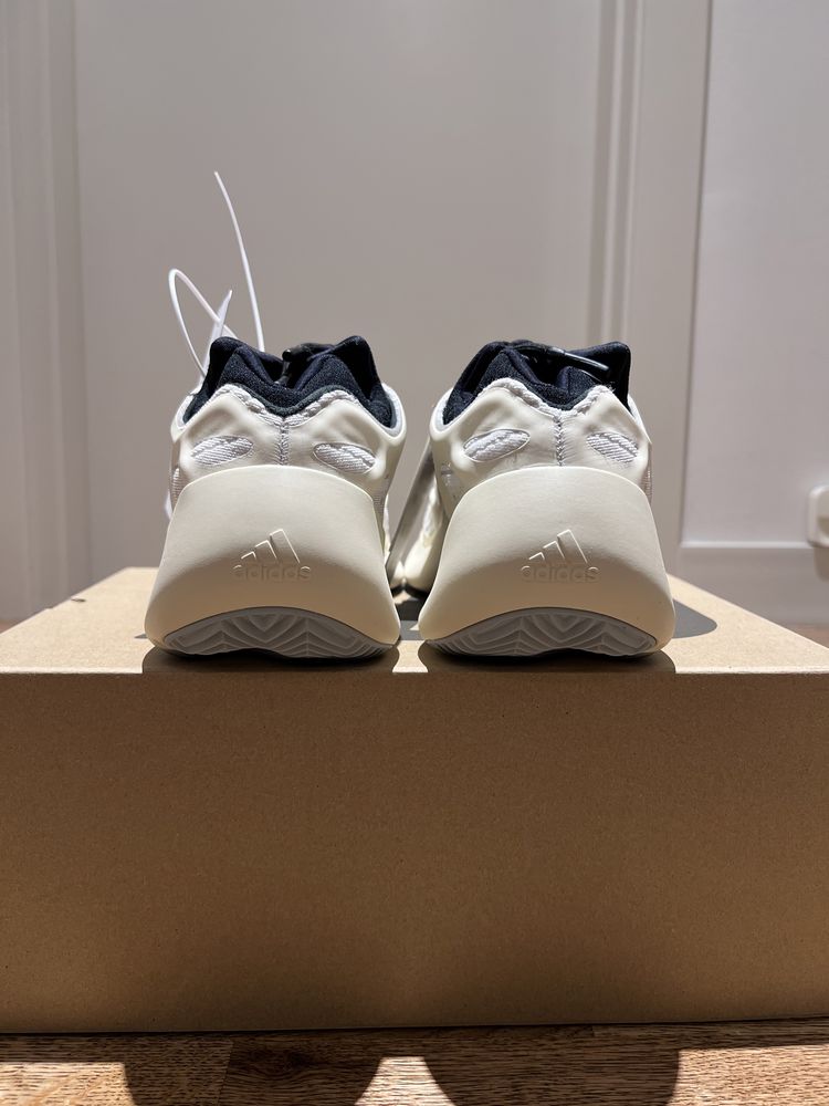 Yeezy 700 V3 Azael 8.5, 11 us/ 42, 45 1/3 eu