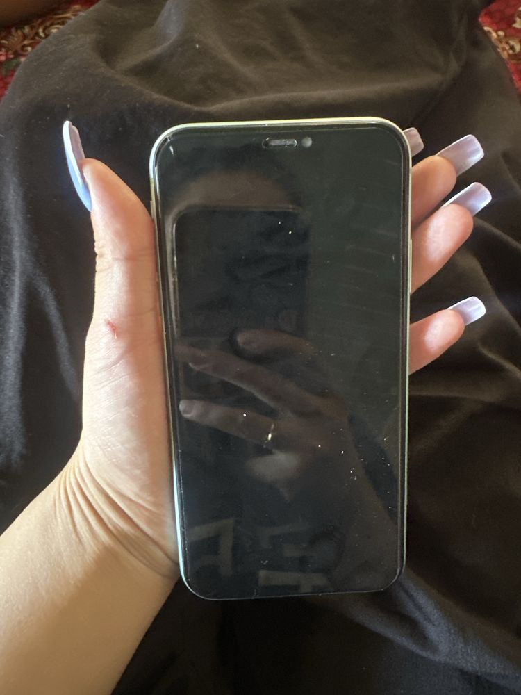 Iphone 11.  Sotiladi srochni