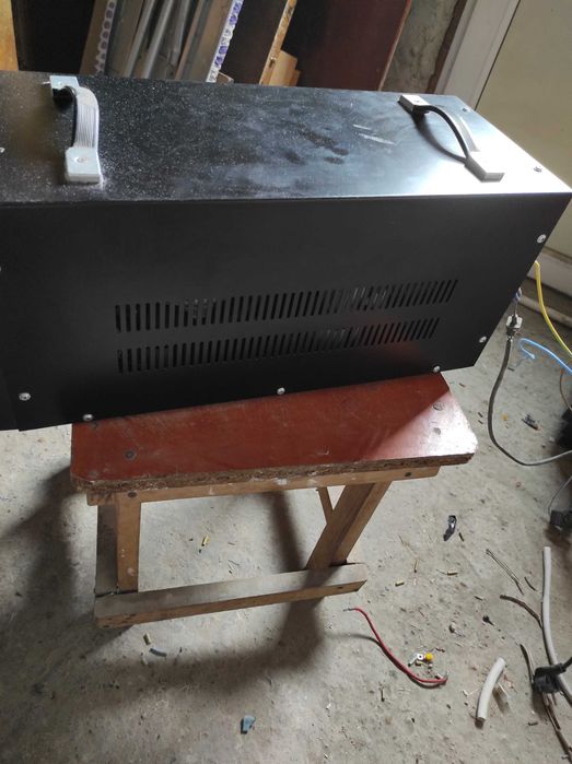 Vând stabilizator de tensiune de 8000w(8Kw)