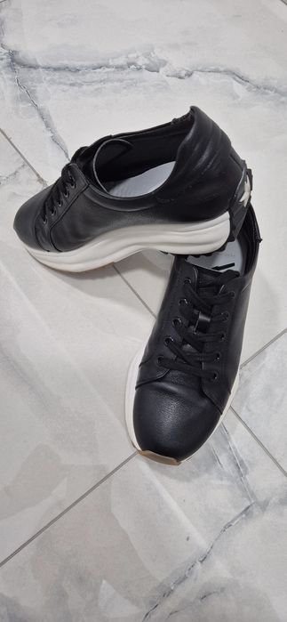 Încălțăminte piele