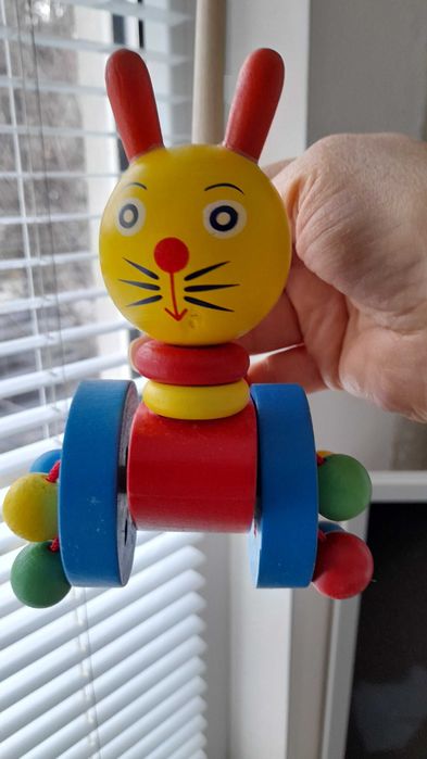 Продавам детска играчка буталка