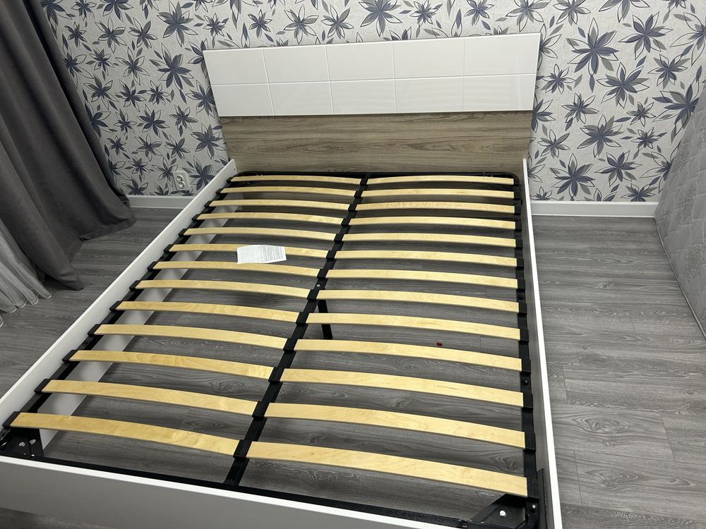 Продам двухспальную кровать + матрас