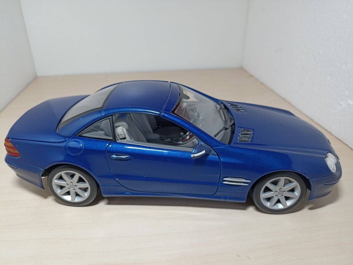 Mercedes Benz SL class scara 1 18 maisto