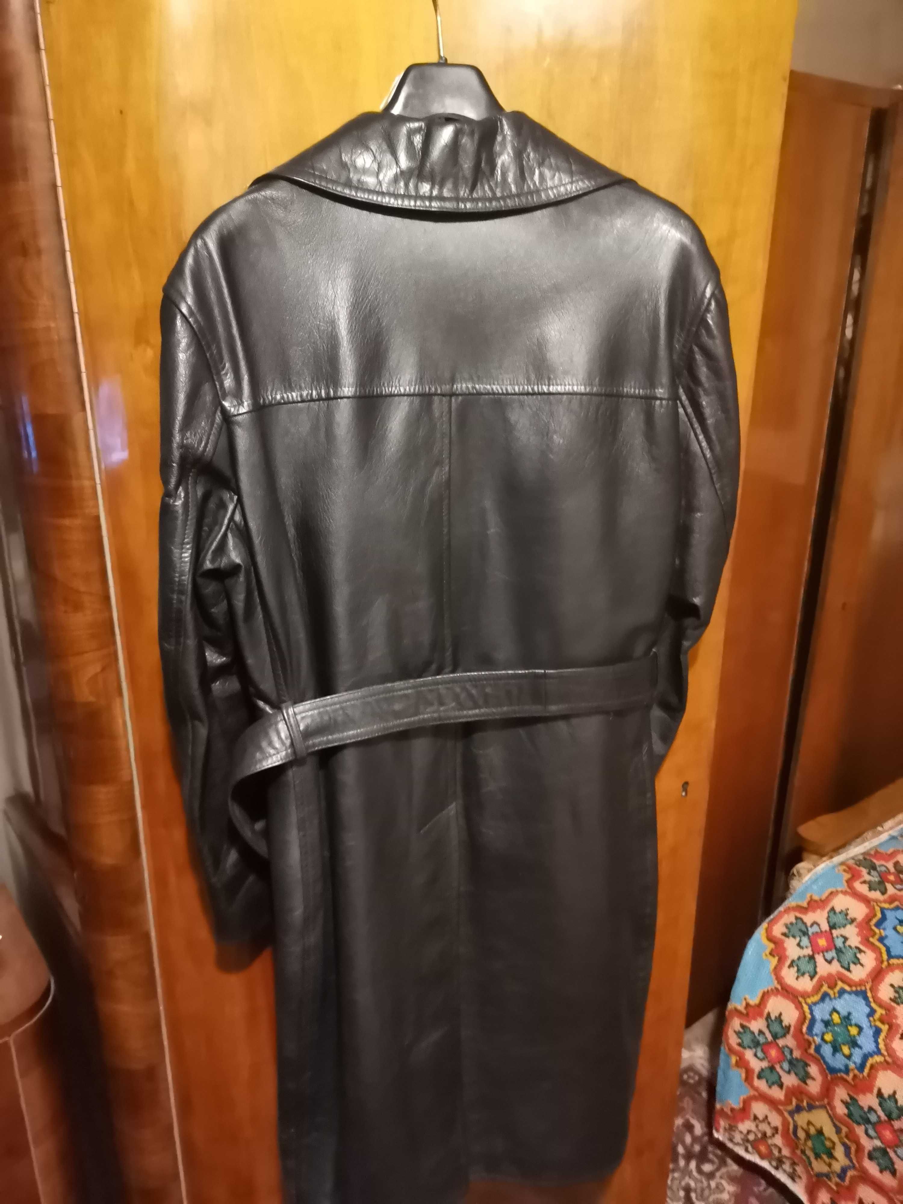 Palton bărbătesc, din piele de capră