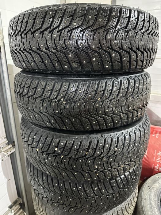 Комплект шиповоных шин 196/65 R15