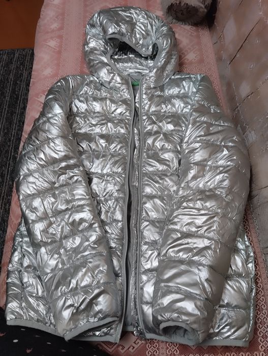 Продам куртку на девочку или девушку.