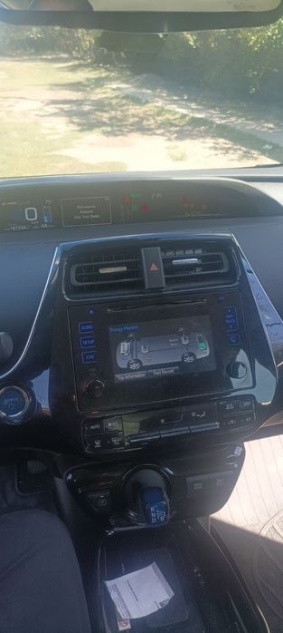 Тойота Приус  Хибрид  4x4