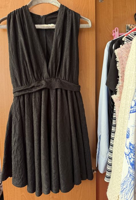 Рокля-черна,къса
