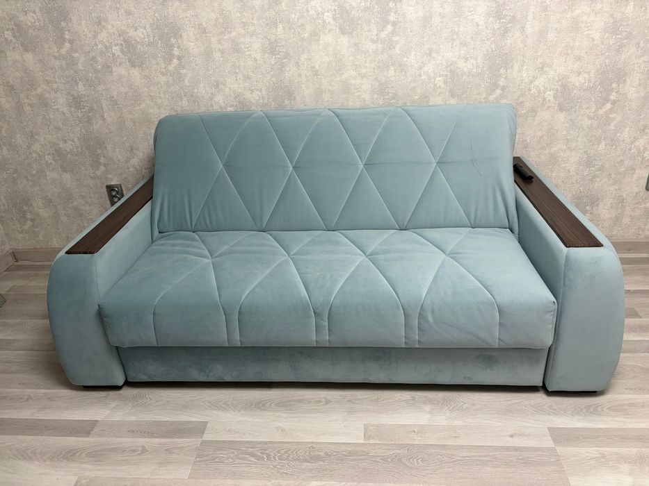 Диван почти новый