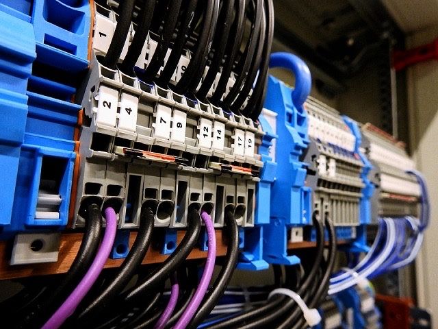 Echipa electricieni deplasare la domiciliu 24 h