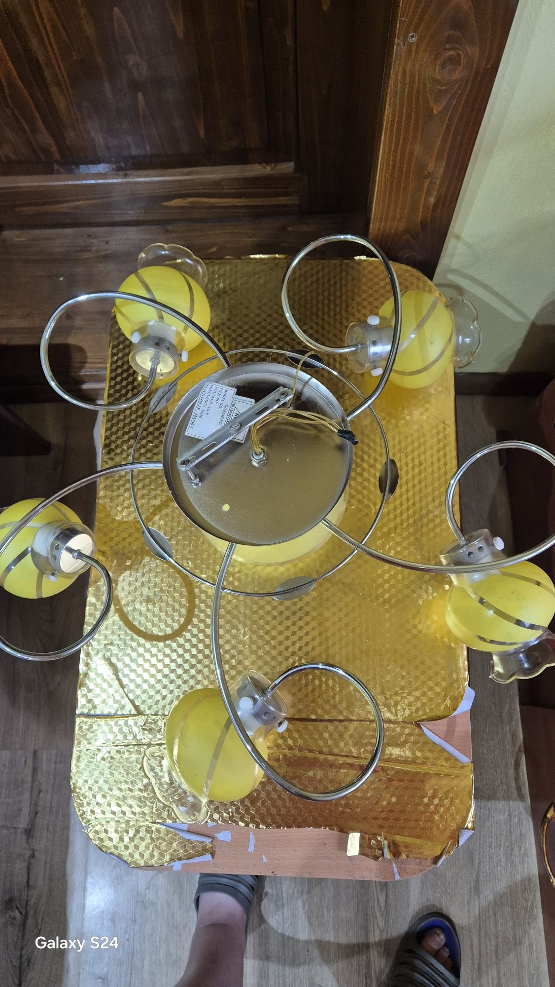 Vând candelabru cu 6 becuri