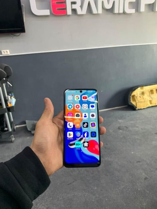 Srochna sotiladi redmi not 11 256 tali 1.100 yana kelishamiz