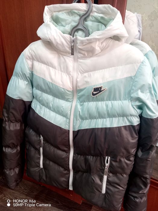 Куртка на 10-14 лет. Подойдет как для мальчика так и для девочки.