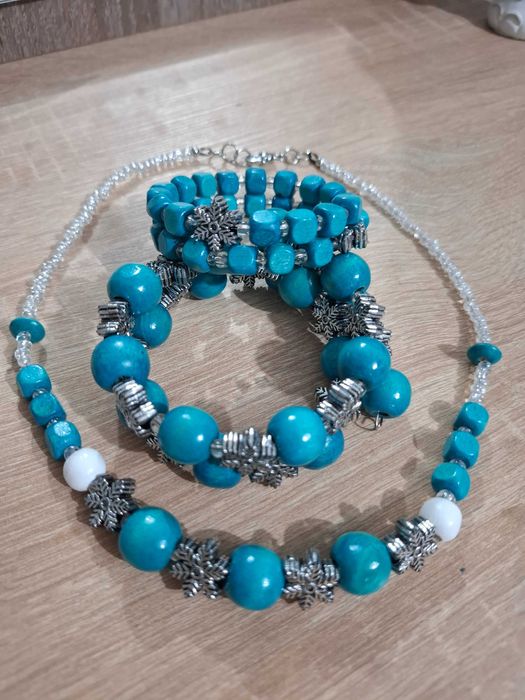 комплекти  гривни и колие  " Снежинки "