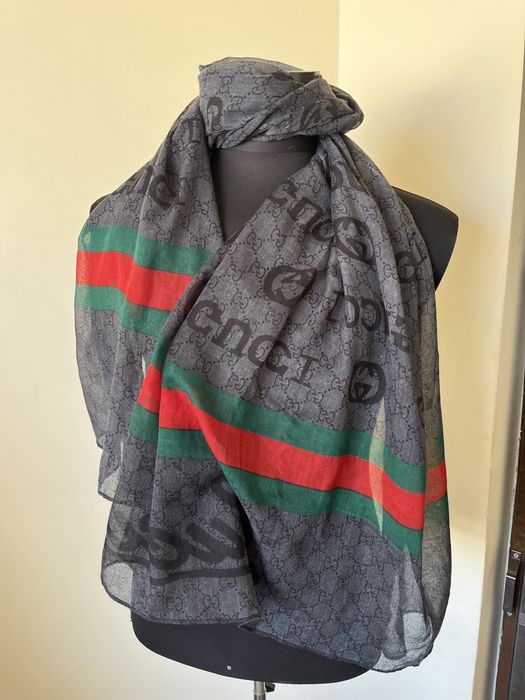 Eșarfa Gucci , 100% mătase , impecabila