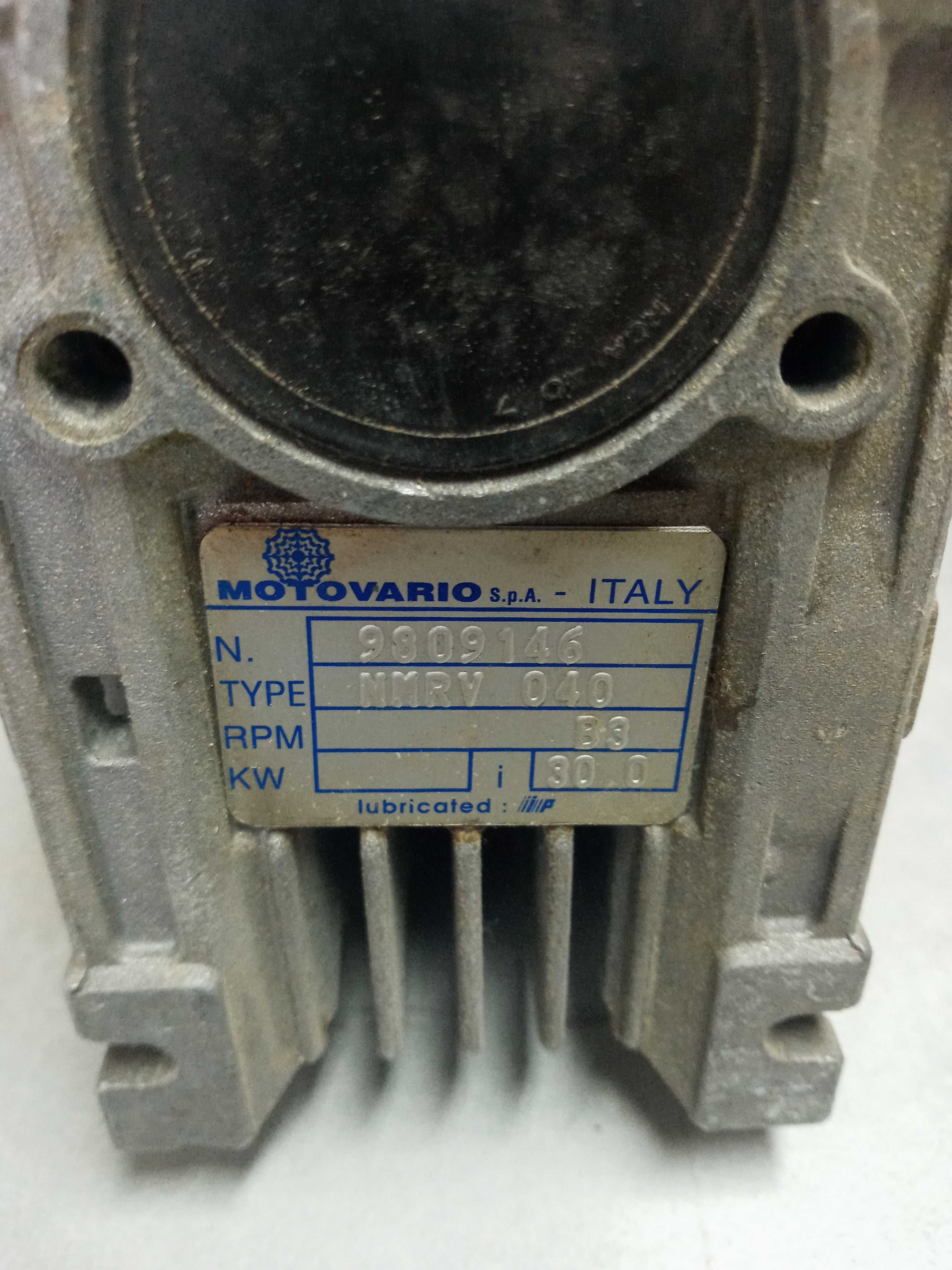контролер за променлива скорост и Италянски мотори с редуктори