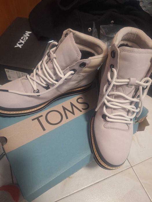 НОВИ Боти TOMS, с етикет