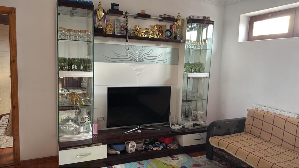 Сервант, этажерка, шкаф