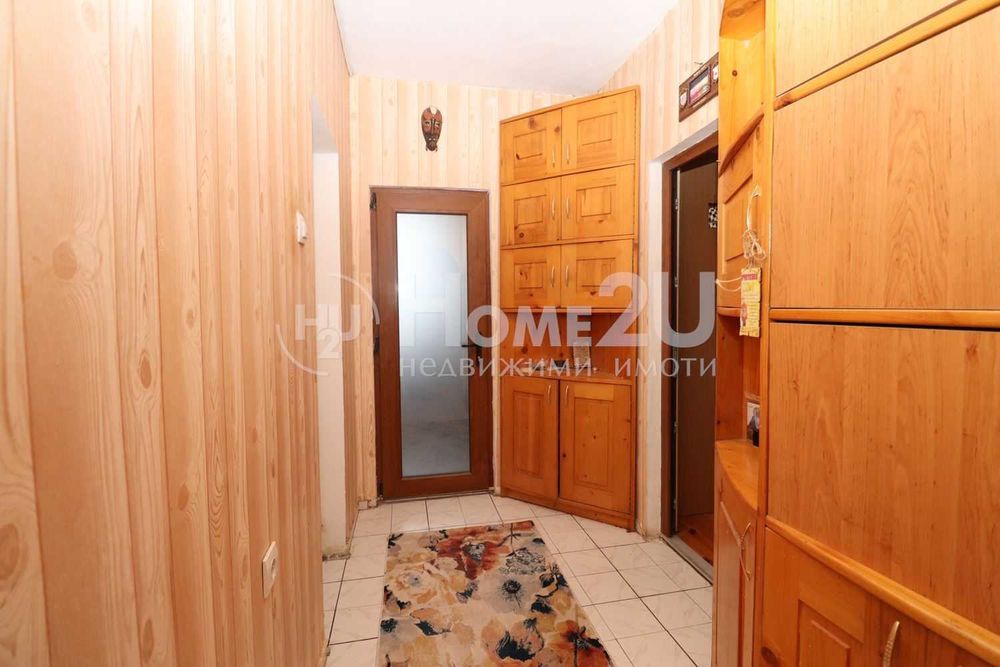 тухла • 3 помещения • обзаведен • среден етаж • светъл и панорамен