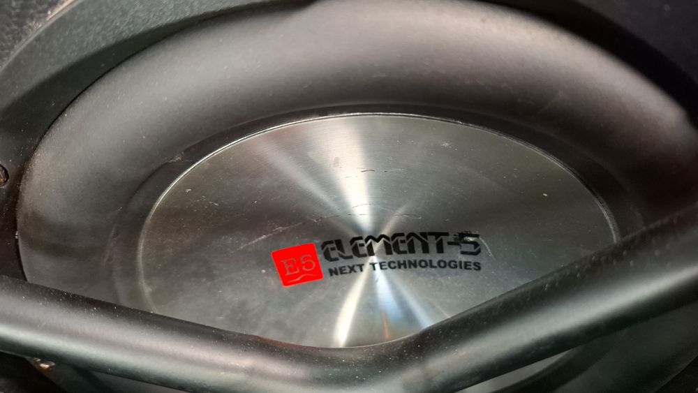 Продам сабуфер в хорошем состоянии, почти новы летом брали,играет чист