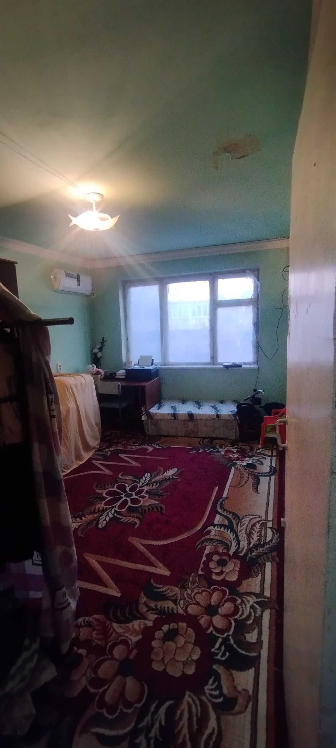 Продаётся квартира 2 комн.  4  этажом Сагдиана 28 дом