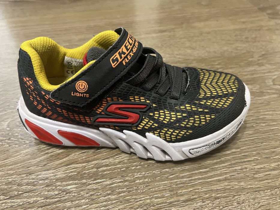 Adidasi Skechers cu leduri copii , marimea 32