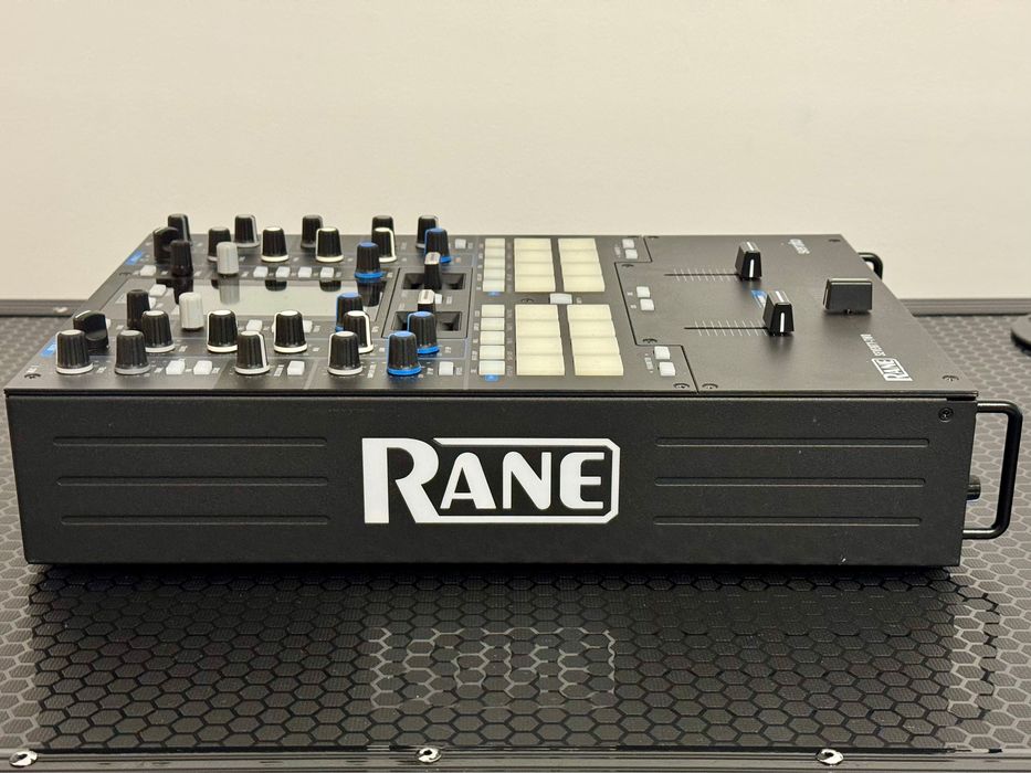 Vând mixer DJ Rane Seventy-Two